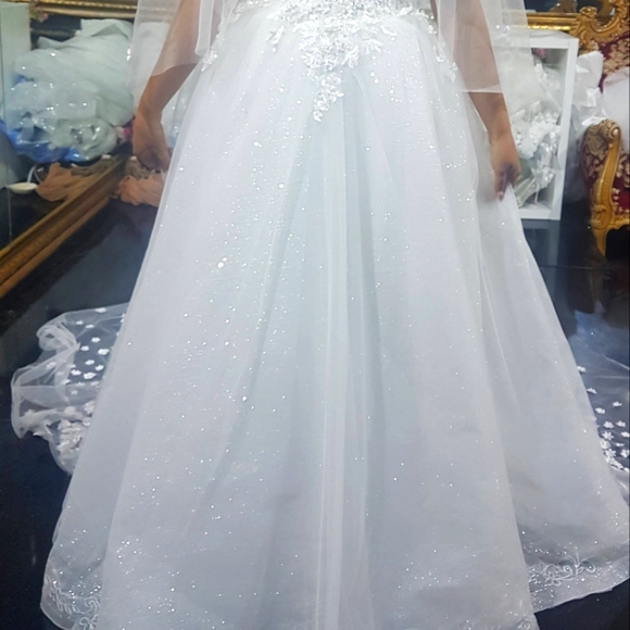 Wedding dress - Picture 5 of 5